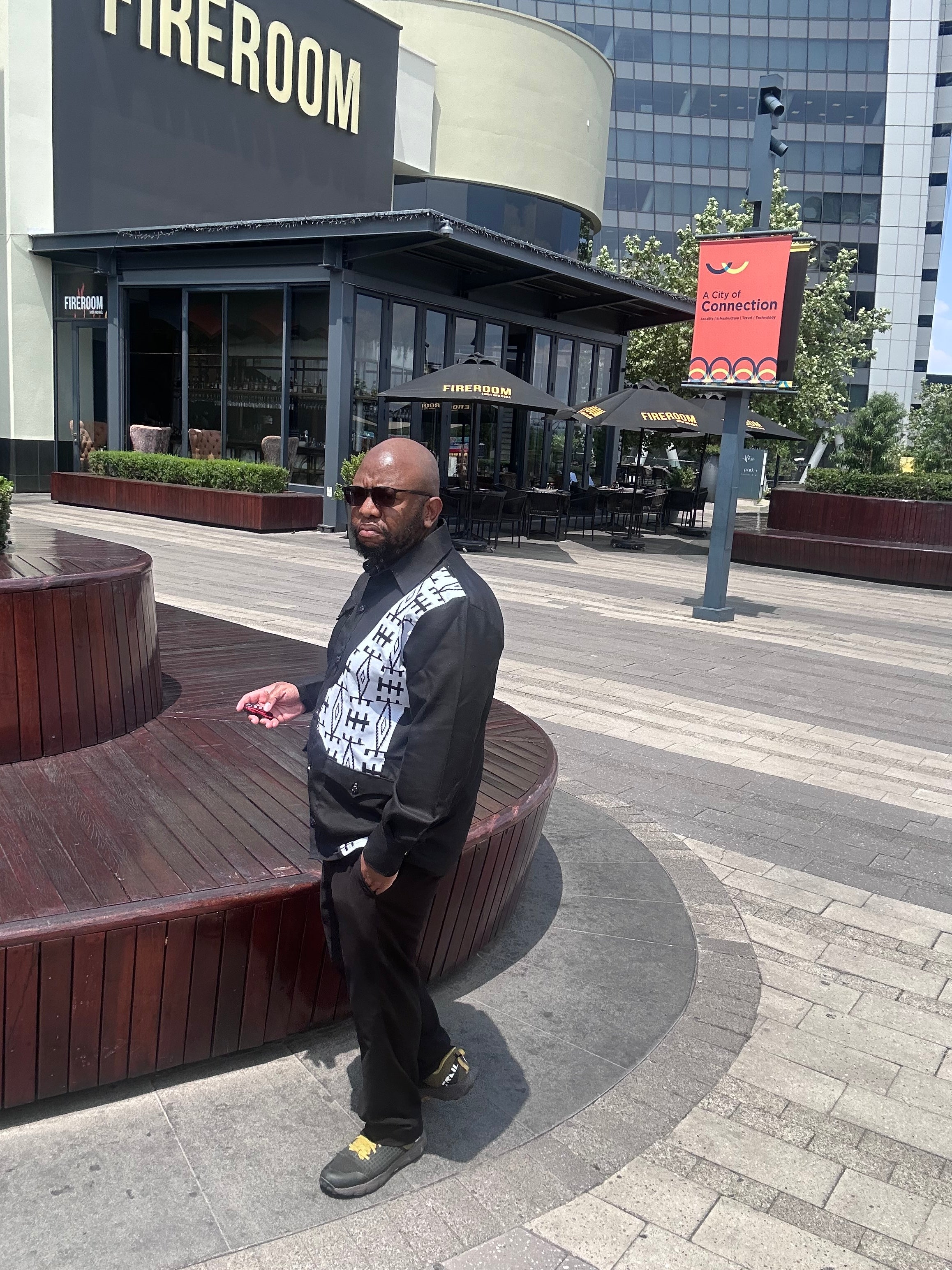 Men's Black & White Shirt